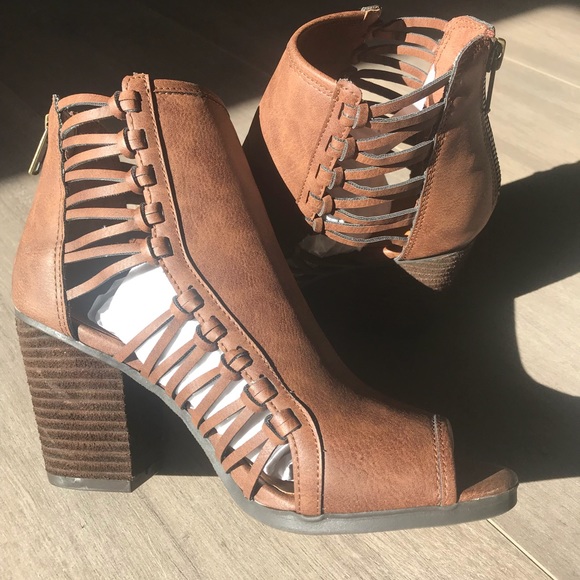 NIB Rampage Sandal Heels - Picture 2 of 8